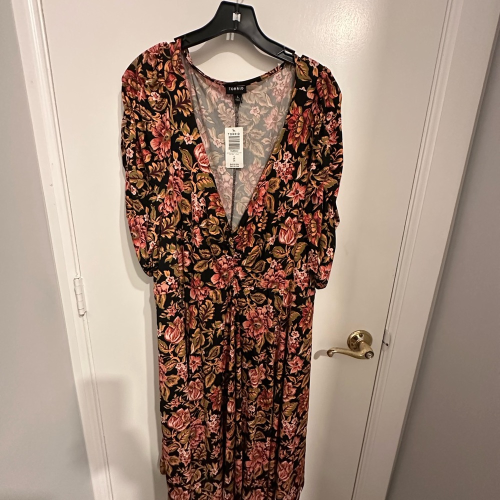 Torrid, NWT, black floral pull short sleeve skater dress, 4x, 26